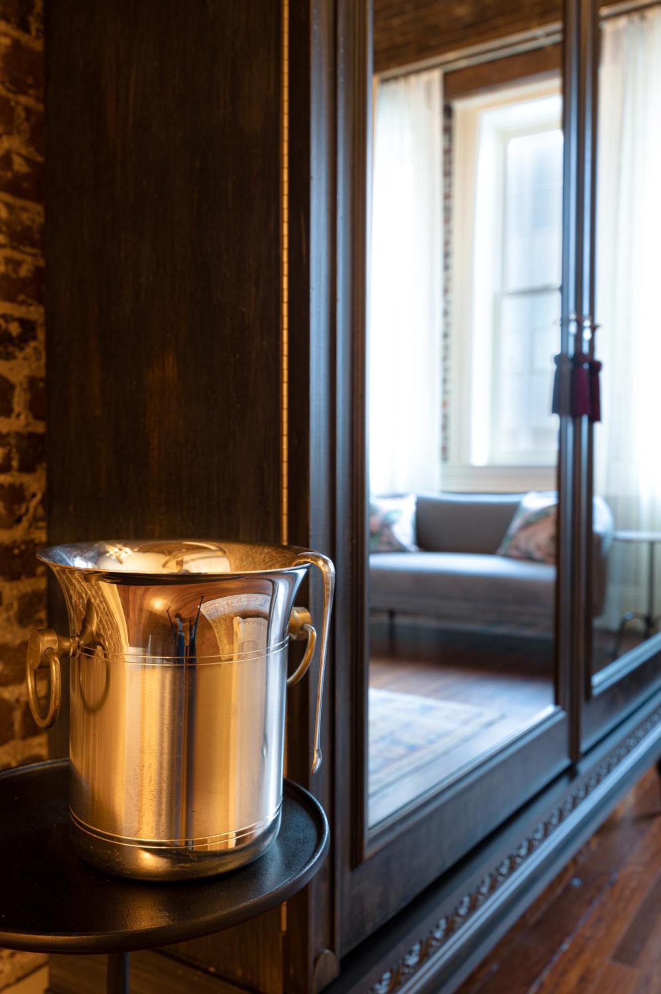 Hotel Cleo, Knoxville Downtown, A Tribute Portfolio Hotel 외부 사진