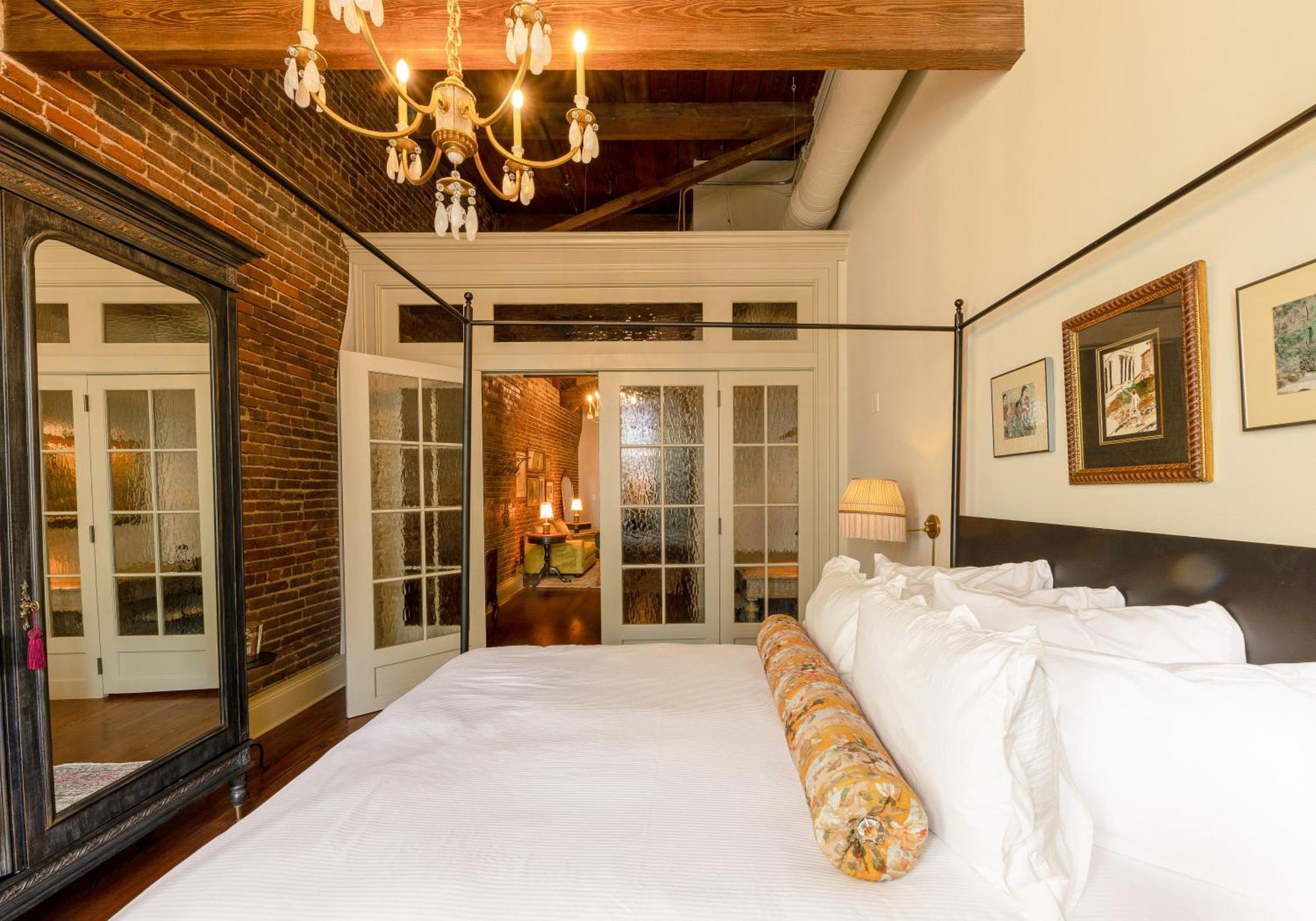 Hotel Cleo, Knoxville Downtown, A Tribute Portfolio Hotel 외부 사진