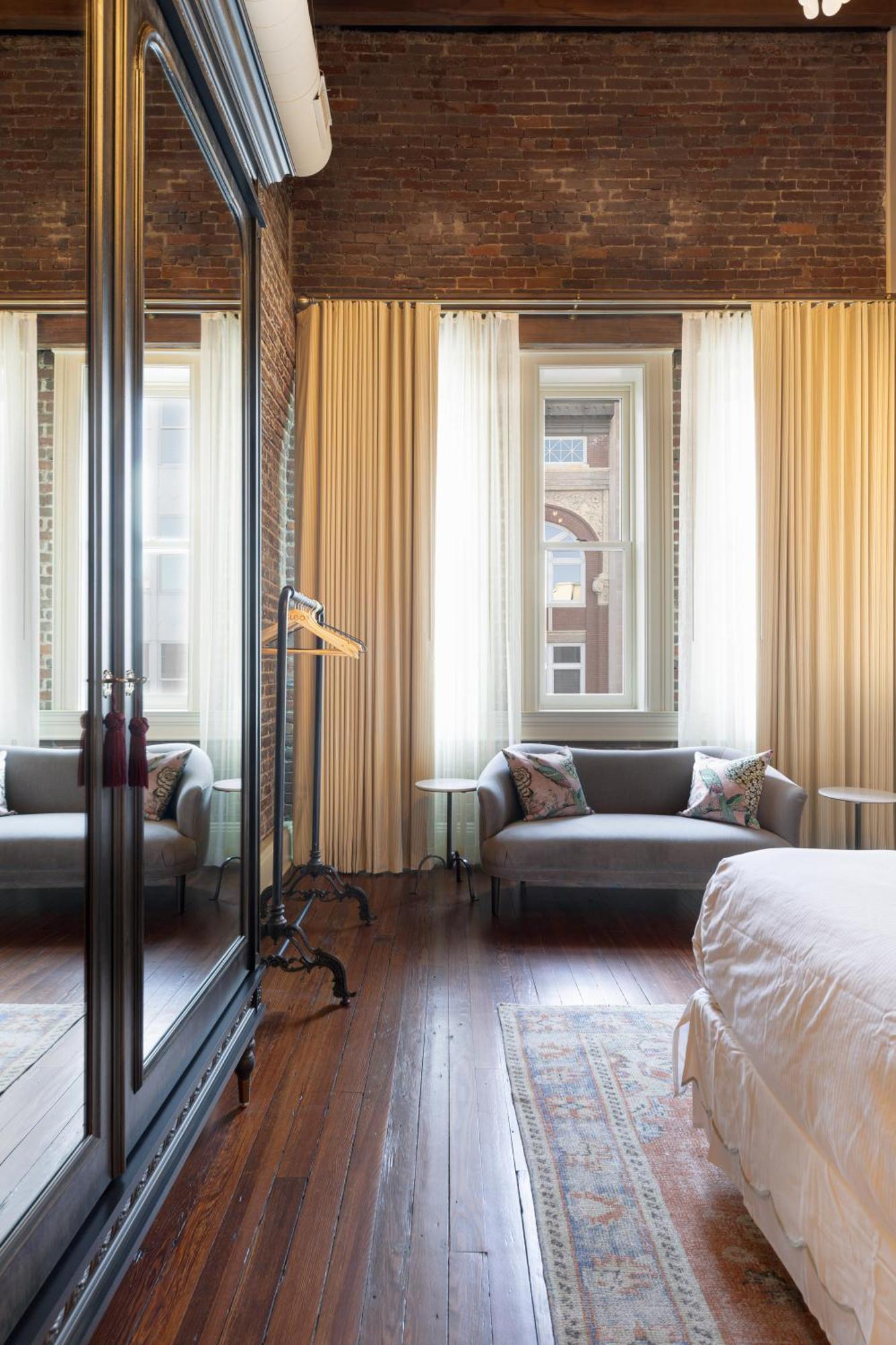 Hotel Cleo, Knoxville Downtown, A Tribute Portfolio Hotel 외부 사진