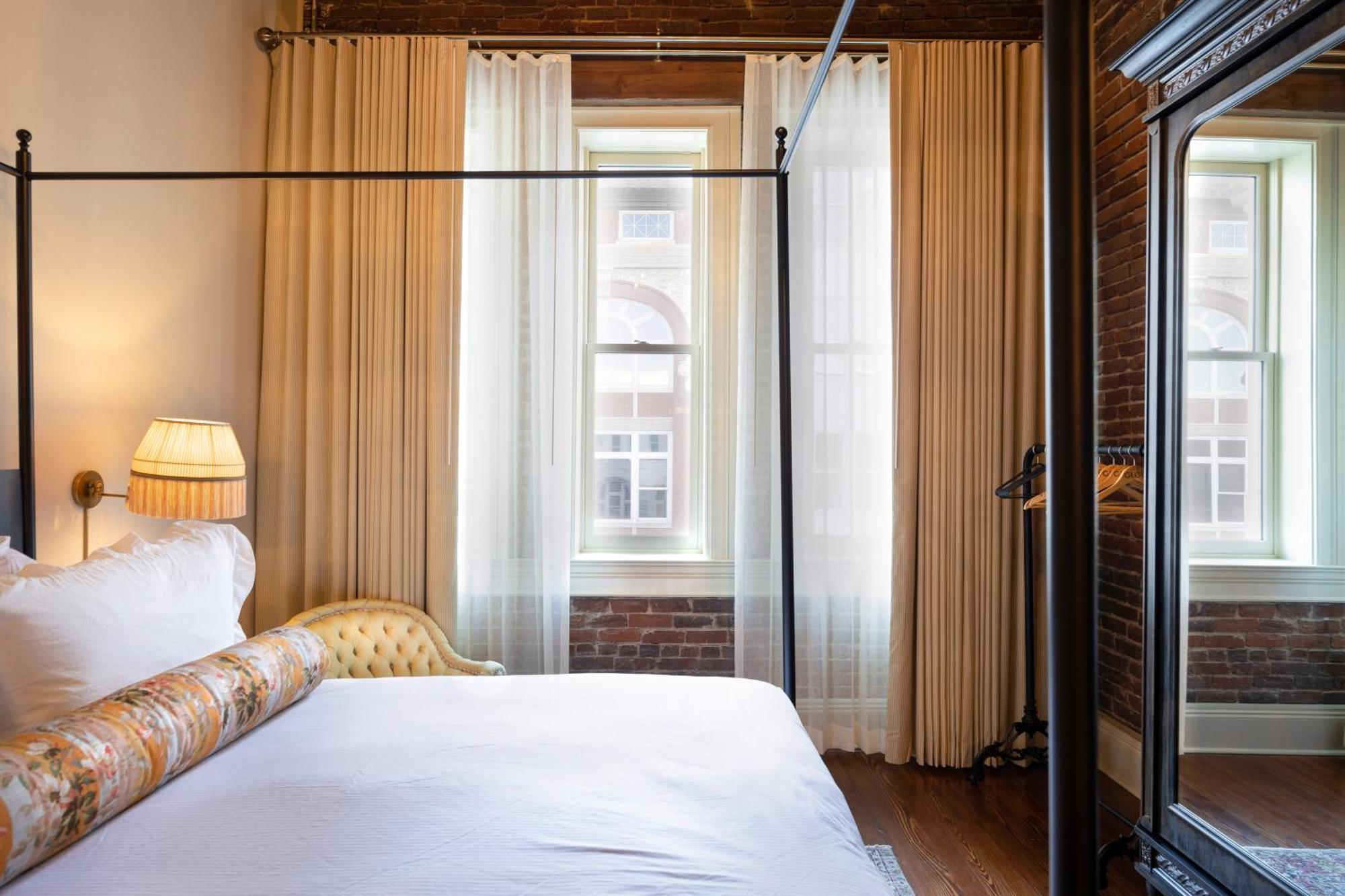 Hotel Cleo, Knoxville Downtown, A Tribute Portfolio Hotel 외부 사진