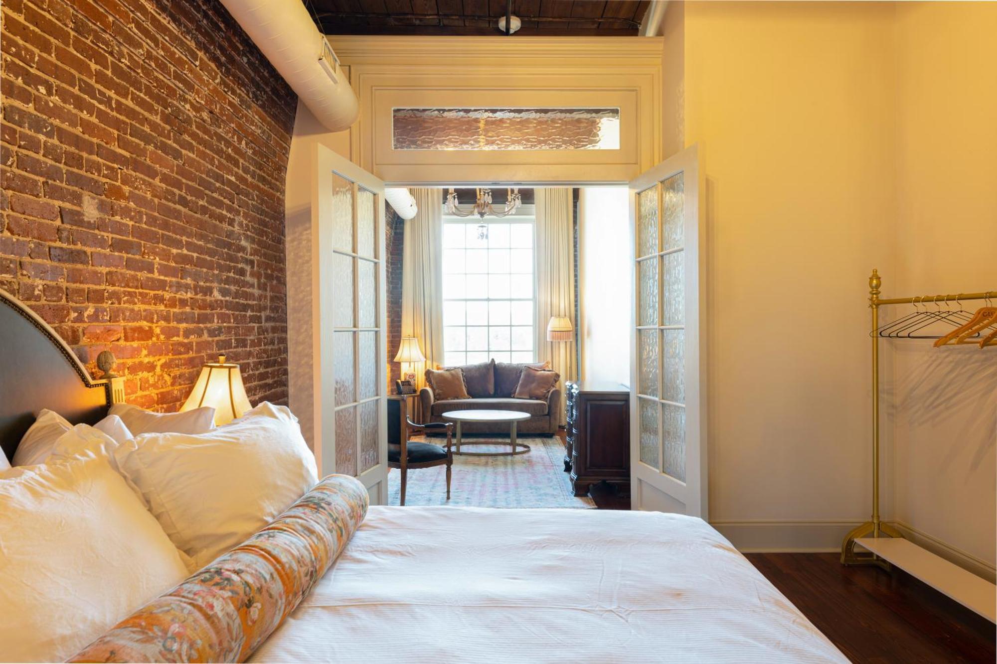 Hotel Cleo, Knoxville Downtown, A Tribute Portfolio Hotel 외부 사진