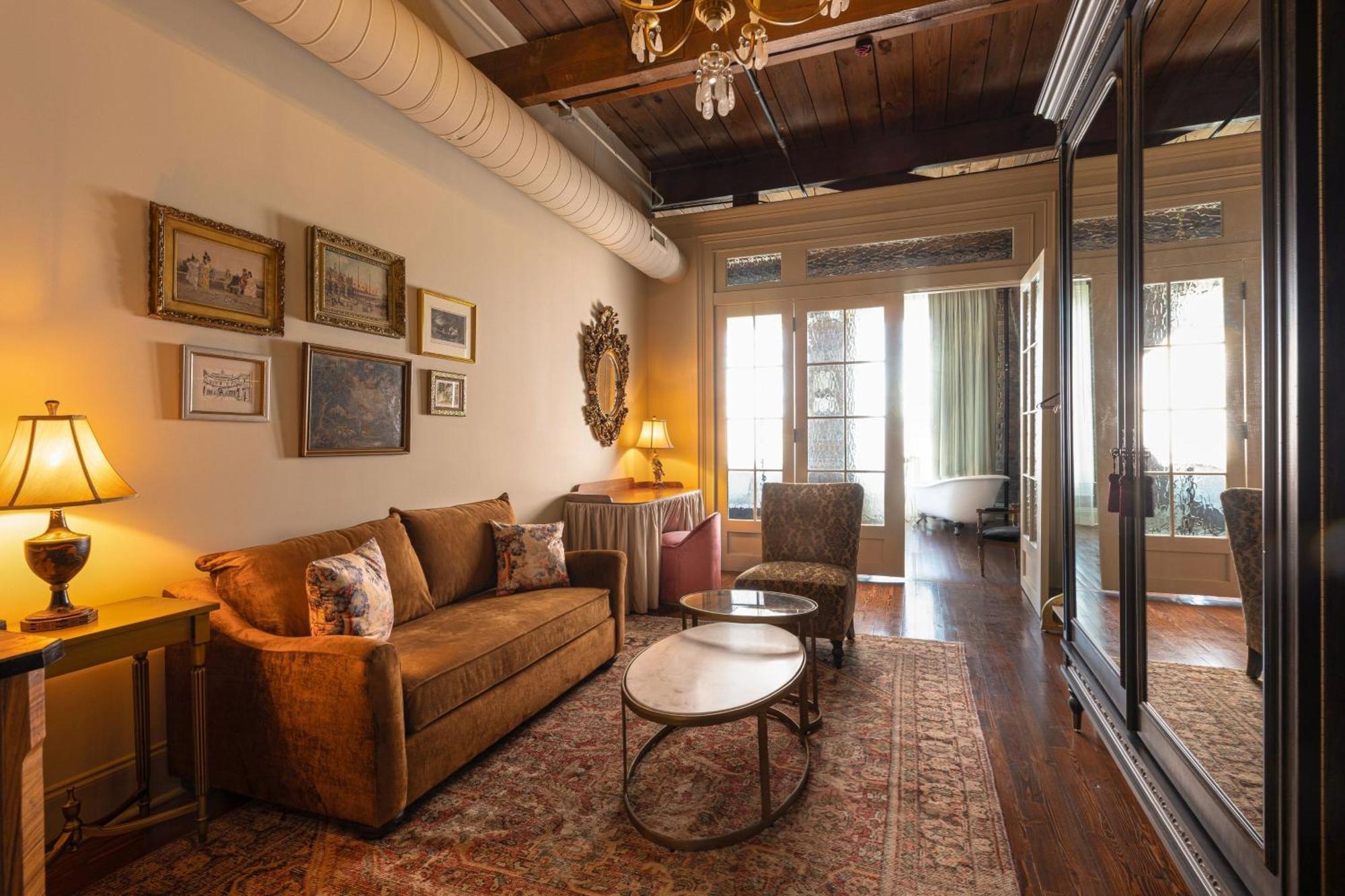 Hotel Cleo, Knoxville Downtown, A Tribute Portfolio Hotel 외부 사진