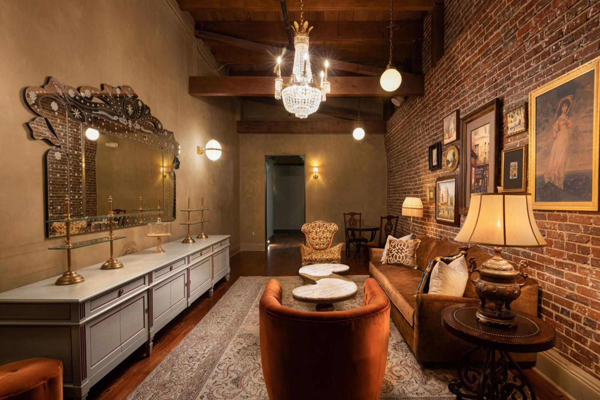 Hotel Cleo, Knoxville Downtown, A Tribute Portfolio Hotel 외부 사진