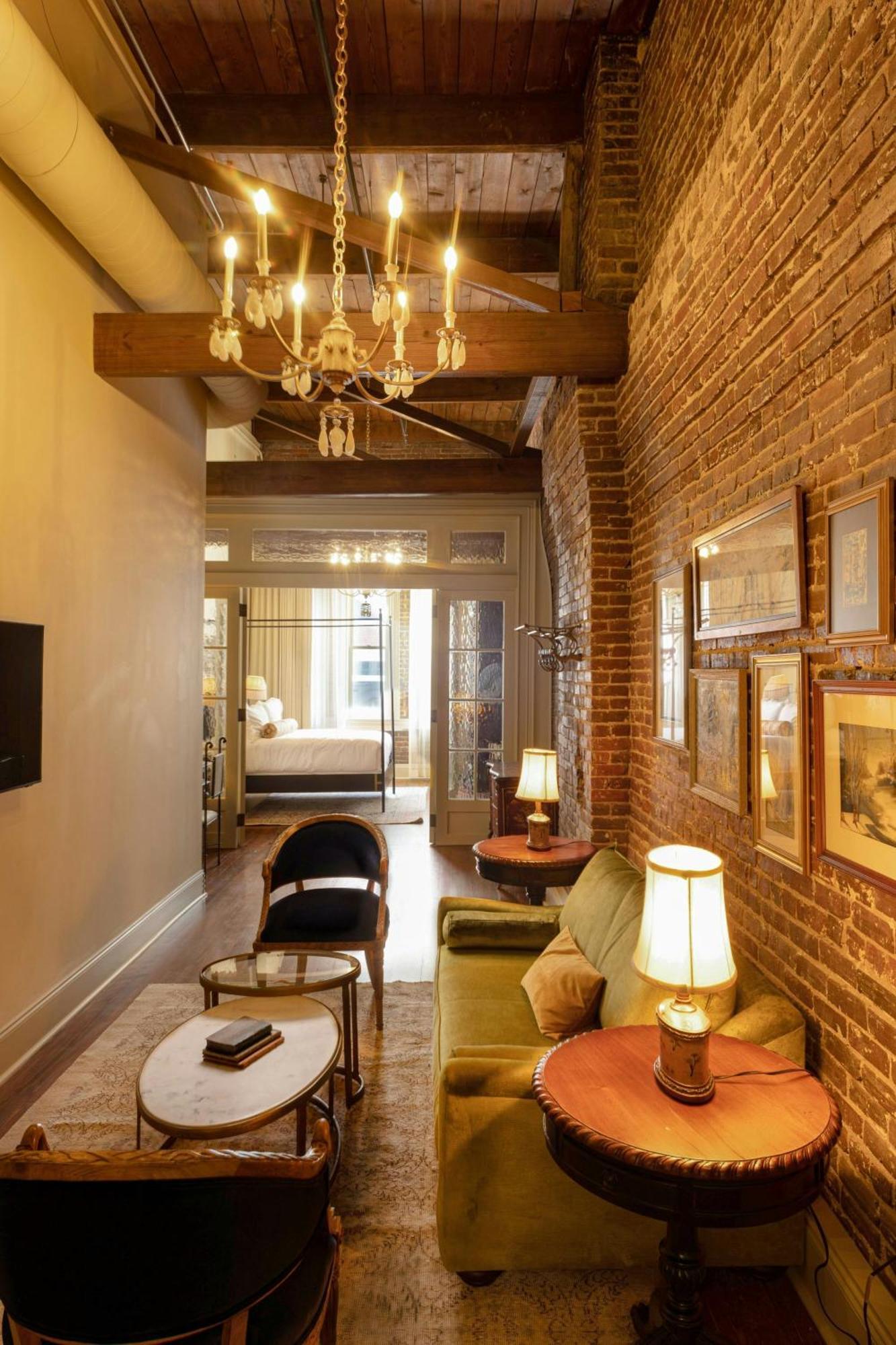 Hotel Cleo, Knoxville Downtown, A Tribute Portfolio Hotel 외부 사진